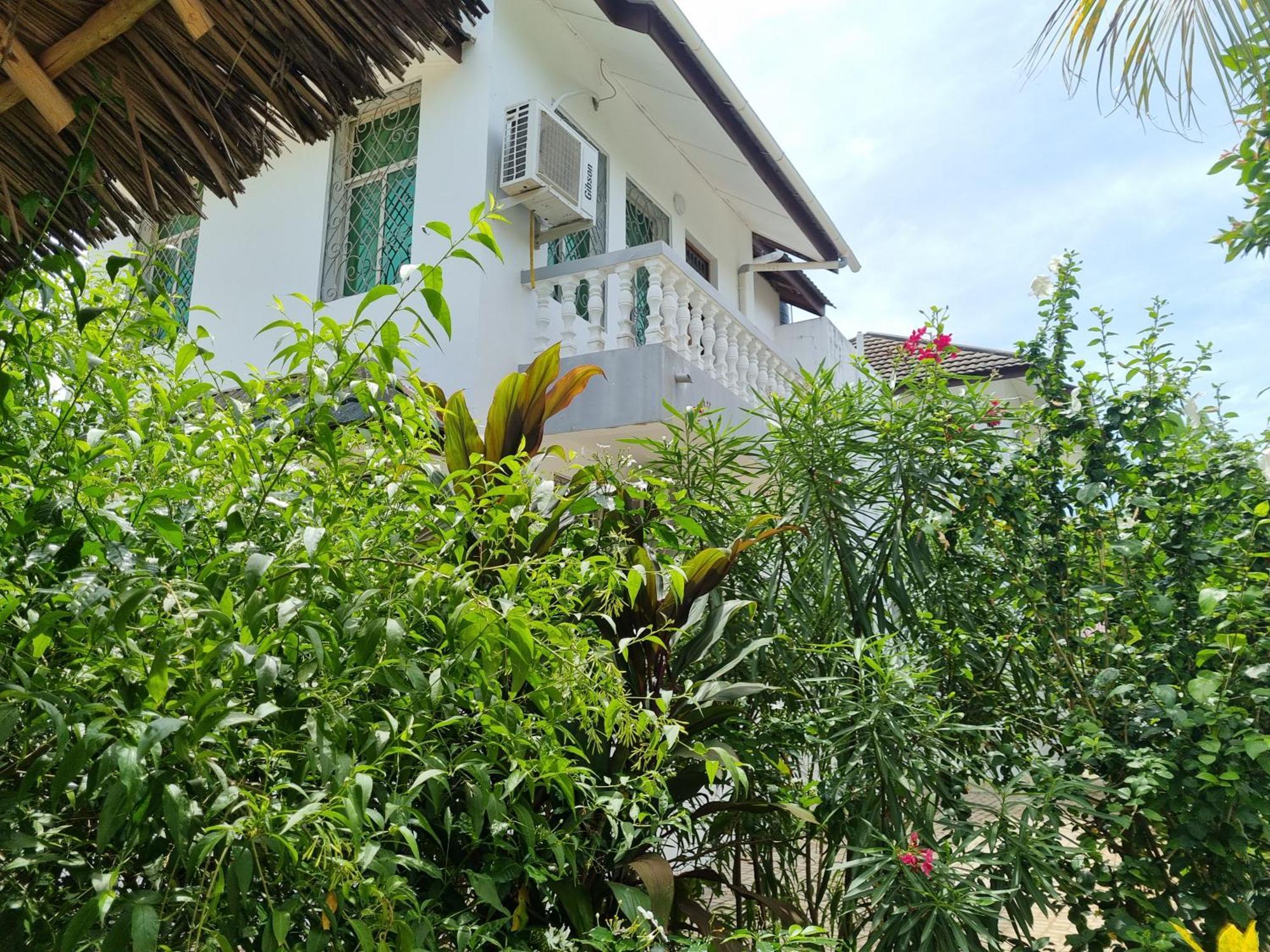 64 Zenj House Luxury Airport B&B Mbweni Exterior photo
